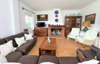 Resale - House - Detached Villa - Estepona - Estepona Centro