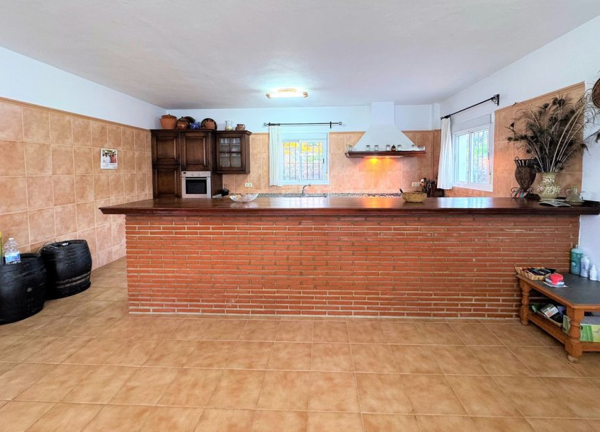 Resale - House - Detached Villa - Estepona - Estepona Centro