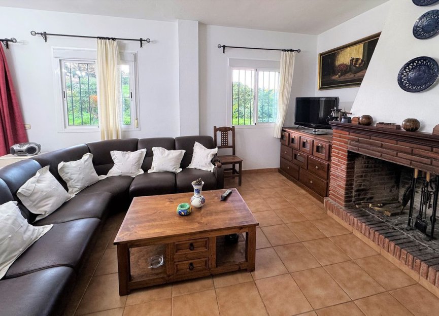 Resale - House - Detached Villa - Estepona - Estepona Centro