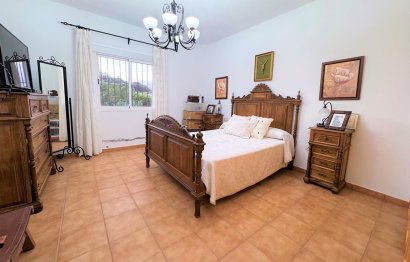 Resale - House - Detached Villa - Estepona - Estepona Centro