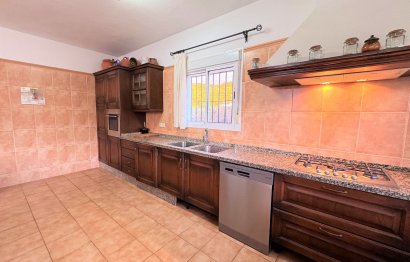 Resale - House - Detached Villa - Estepona - Estepona Centro