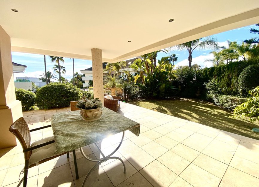 Resale - Apartment - Ground Floor Apartment - Marbella - Los Monteros