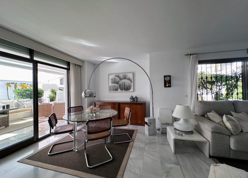 Resale - Apartment - Middle Floor Apartment - Marbella - Puerto Banús