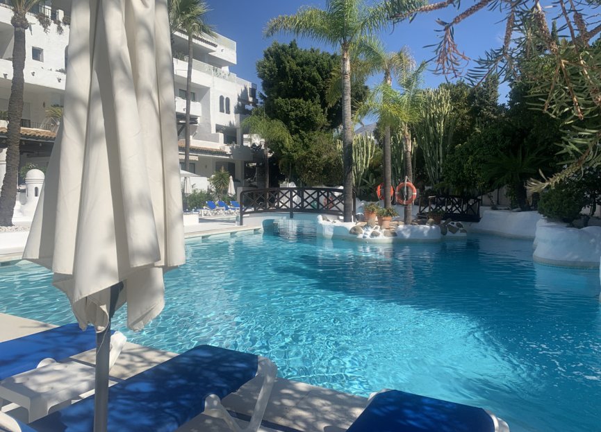 Resale - Apartment - Middle Floor Apartment - Marbella - Puerto Banús