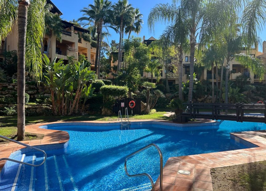 Resale - Apartment - Middle Floor Apartment - Estepona - Estepona Centro