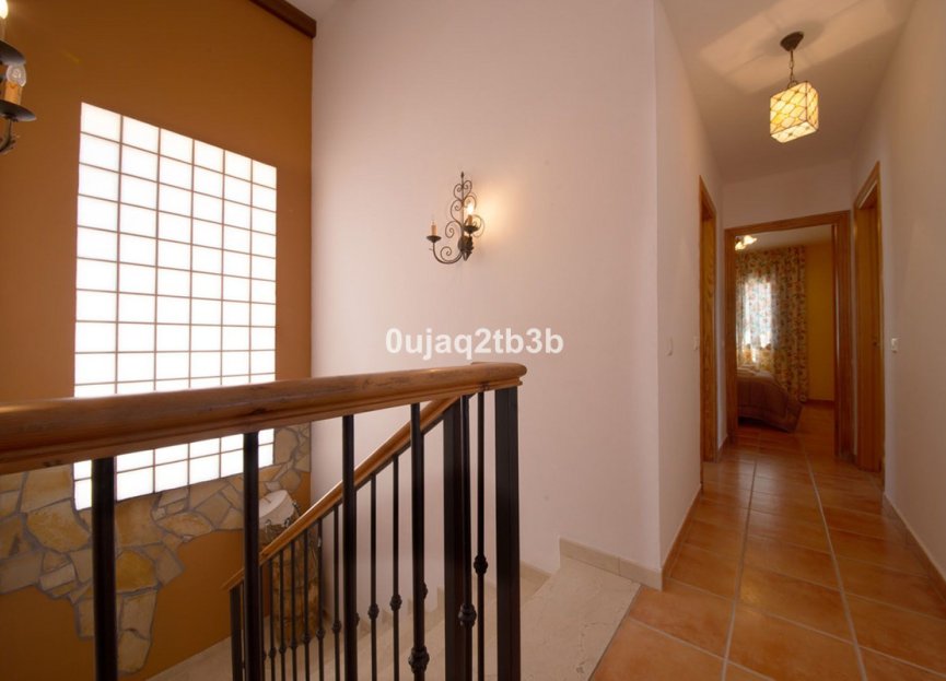 Resale - House - Detached Villa - Estepona - Estepona Centro