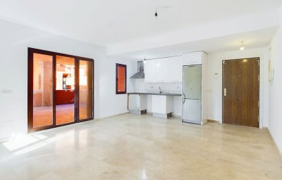 Resale - Apartment - Middle Floor Apartment - Estepona - Estepona Centro