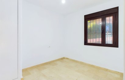 Resale - Apartment - Middle Floor Apartment - Estepona - Estepona Centro