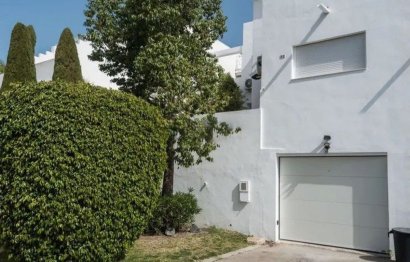 Resale - House - Semi-Detached House - Estepona - Atalaya