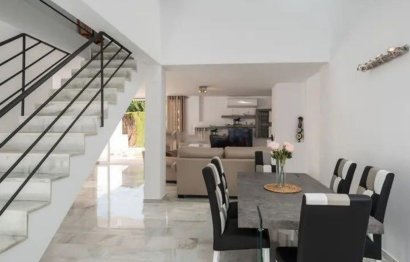 Resale - House - Semi-Detached House - Estepona - Atalaya