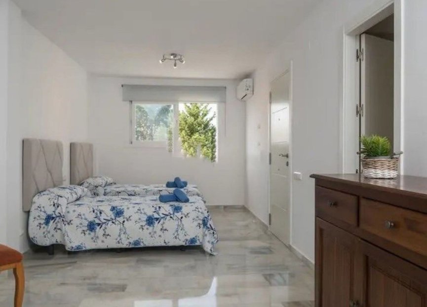 Resale - House - Semi-Detached House - Estepona - Atalaya