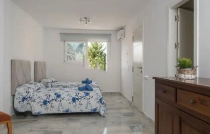 Resale - House - Semi-Detached House - Estepona - Atalaya