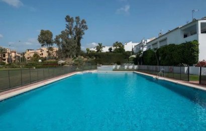 Resale - House - Semi-Detached House - Estepona - Atalaya