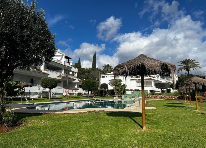 Resale - Apartment - Middle Floor Apartment - Marbella - Río Real