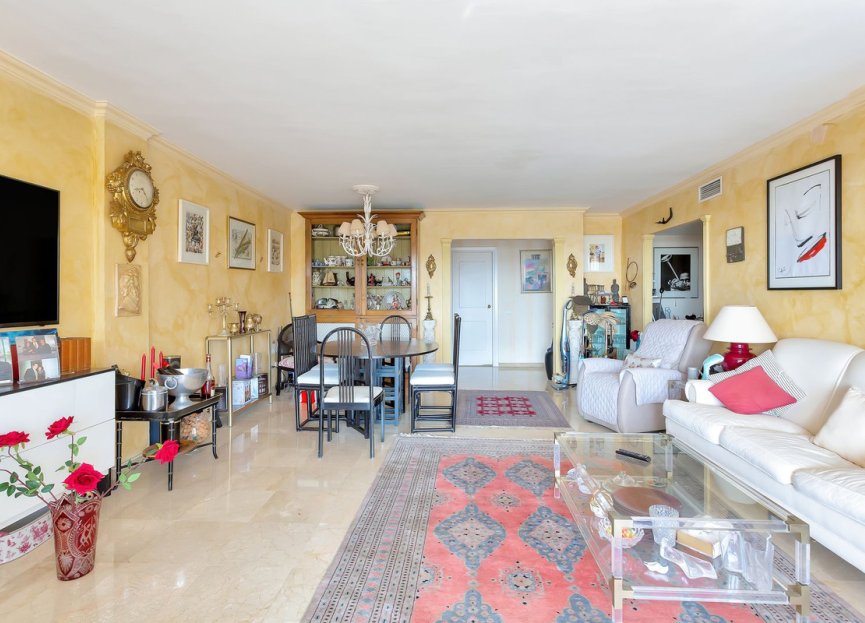 Resale - Apartment - Middle Floor Apartment - Marbella - Nueva Andalucia