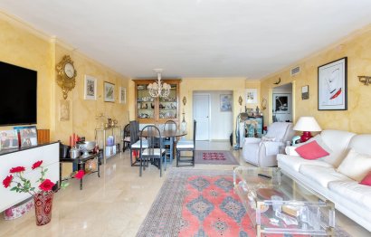 Resale - Apartment - Middle Floor Apartment - Marbella - Nueva Andalucia