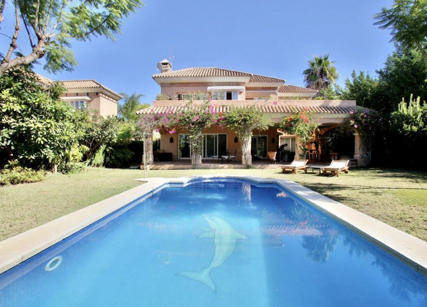 Resale - House - Detached Villa - Marbella - Nueva Andalucia