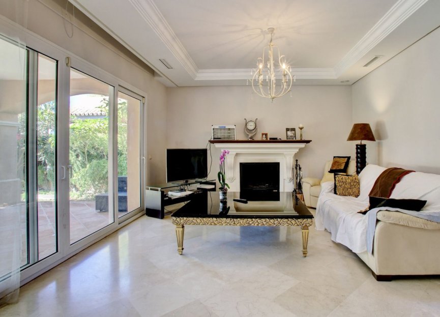 Resale - House - Detached Villa - Marbella - Nueva Andalucia