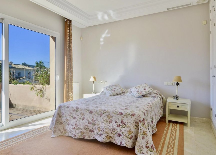 Resale - House - Detached Villa - Marbella - Nueva Andalucia