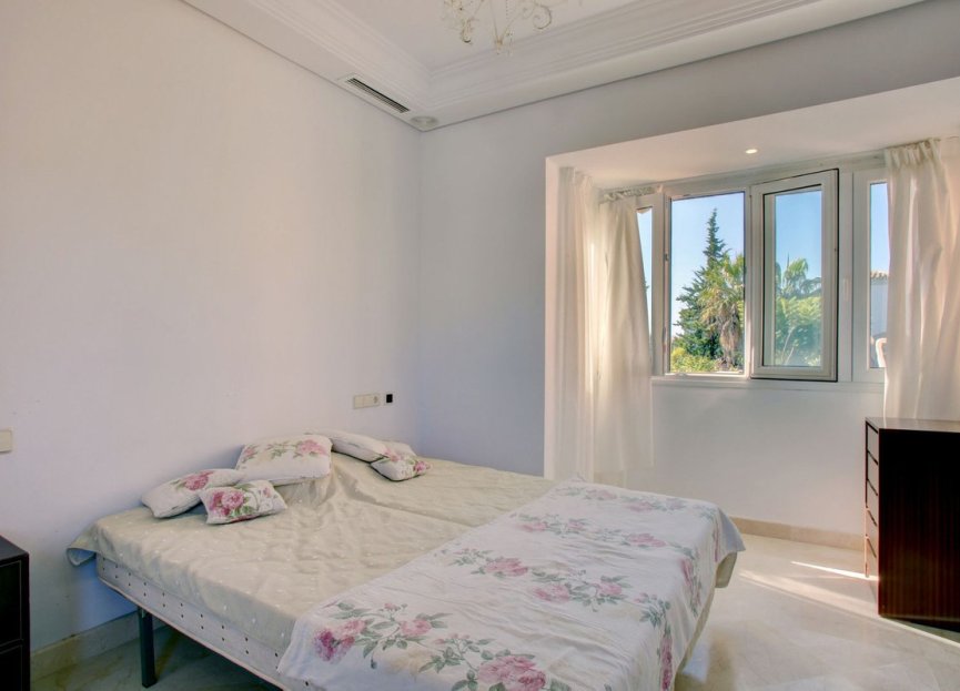 Resale - House - Detached Villa - Marbella - Nueva Andalucia