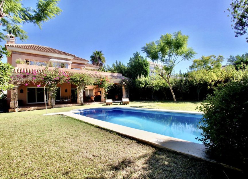 Resale - House - Detached Villa - Marbella - Nueva Andalucia