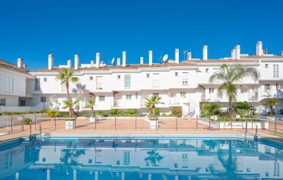 Resale - House - Semi-Detached House - Marbella - Puerto Banús