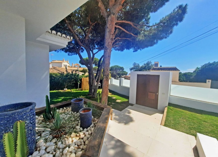 Resale - House - Detached Villa - Marbella - Elviria