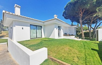 Resale - House - Detached Villa - Marbella - Elviria