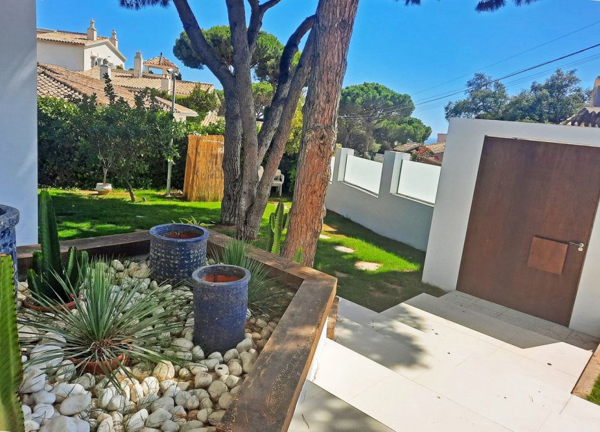 Resale - House - Detached Villa - Marbella - Elviria