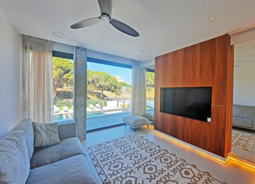 Resale - House - Detached Villa - Marbella - Elviria