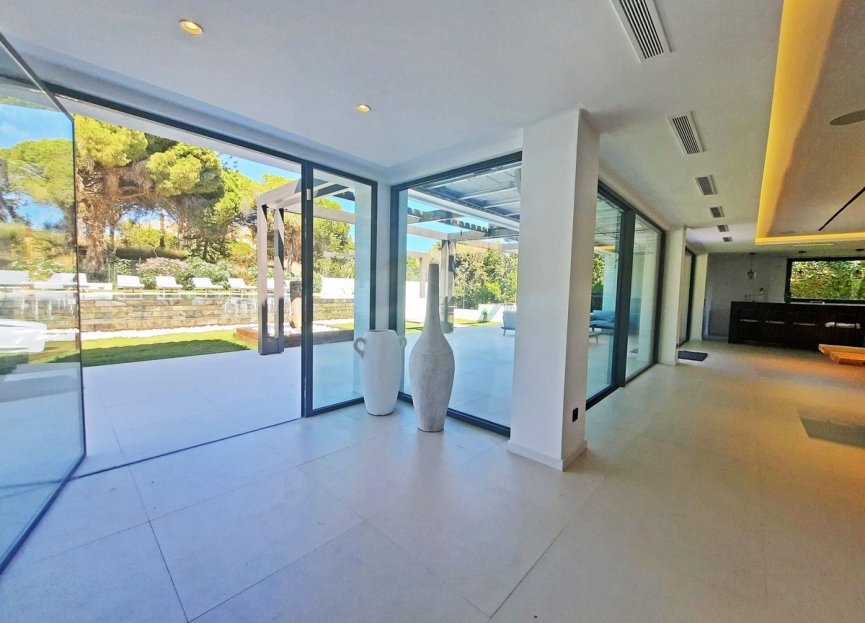 Resale - House - Detached Villa - Marbella - Elviria