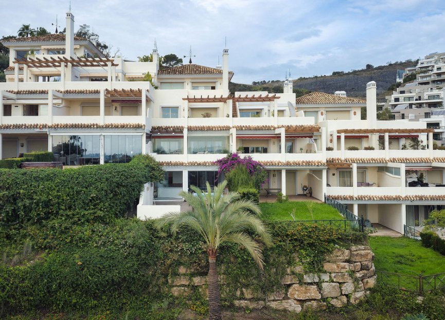 Resale - Apartment - Middle Floor Apartment - Marbella - Nueva Andalucia