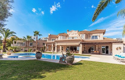 Resale - House - Detached Villa - Marbella - Nueva Andalucia