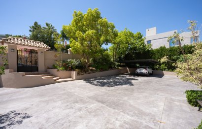 Resale - House - Detached Villa - Marbella - Nueva Andalucia