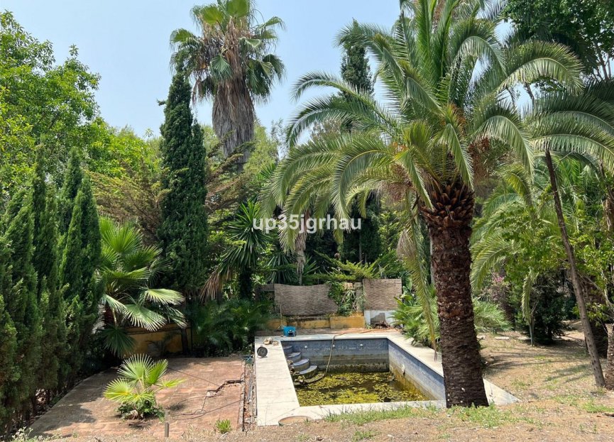 Resale - House - Detached Villa - Estepona - Estepona Centro