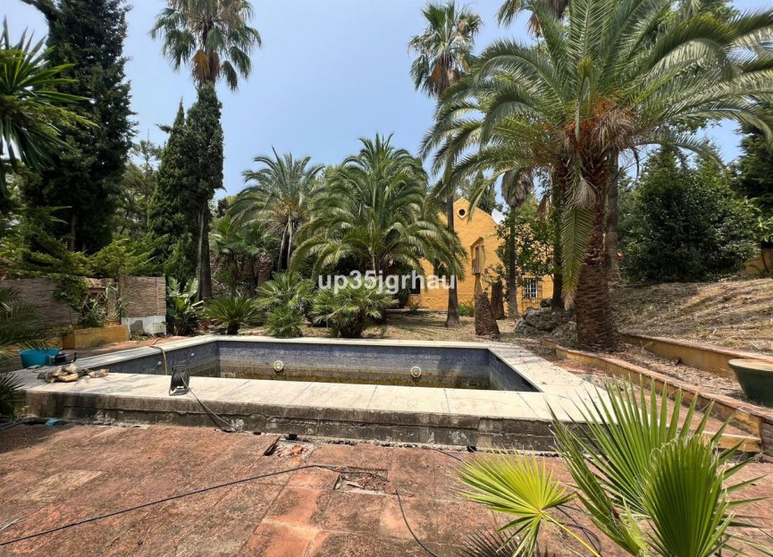 Resale - House - Detached Villa - Estepona - Estepona Centro