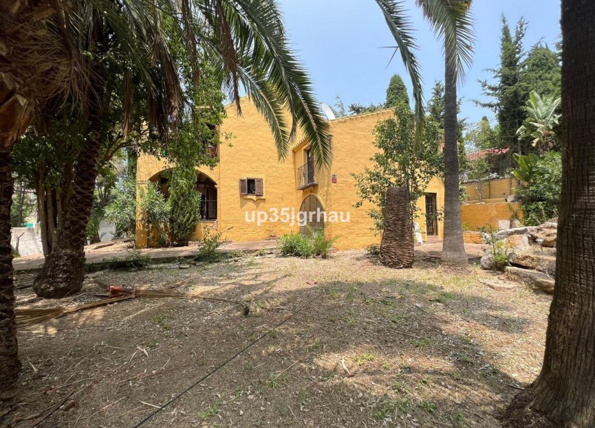 Resale - House - Detached Villa - Estepona - Estepona Centro