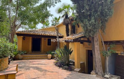 Resale - House - Detached Villa - Estepona - Estepona Centro