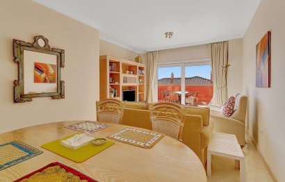 Resale - Apartment - Middle Floor Apartment - Marbella - Elviria