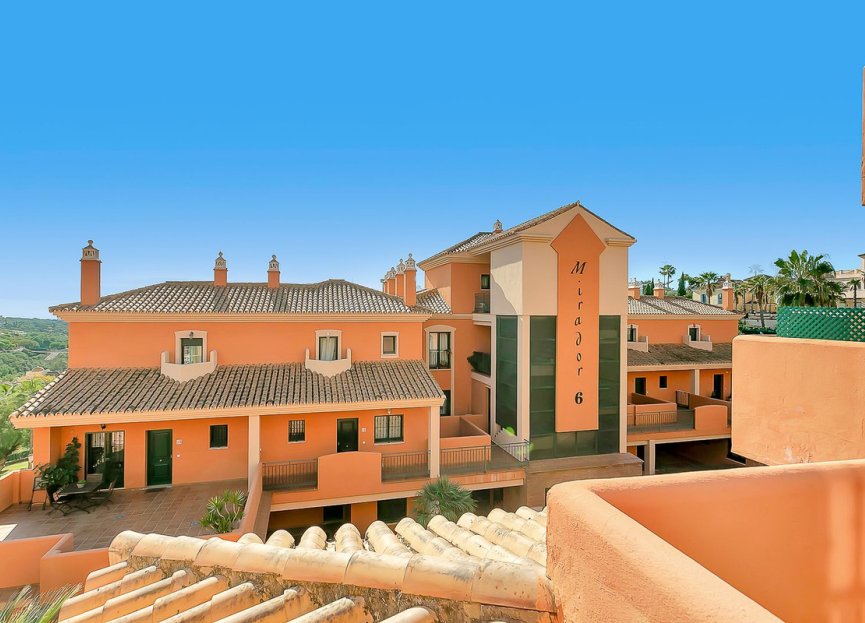 Resale - Apartment - Middle Floor Apartment - Marbella - Elviria