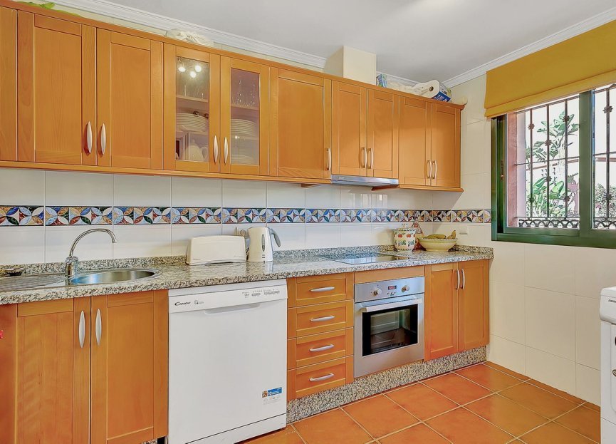 Resale - Apartment - Middle Floor Apartment - Marbella - Elviria