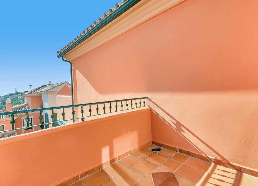 Resale - Apartment - Middle Floor Apartment - Marbella - Elviria