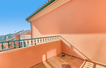 Resale - Apartment - Middle Floor Apartment - Marbella - Elviria