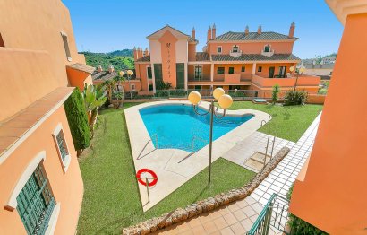 Resale - Apartment - Middle Floor Apartment - Marbella - Elviria