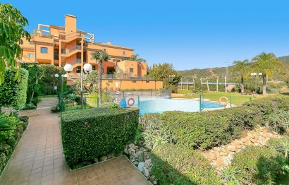 Resale - Apartment - Middle Floor Apartment - Marbella - Elviria