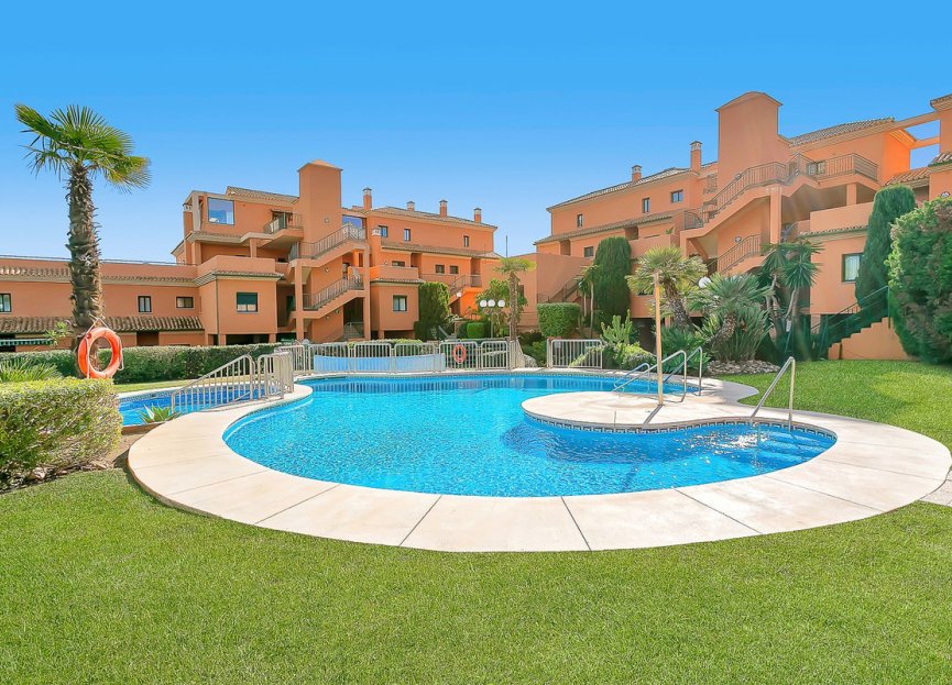 Resale - Apartment - Middle Floor Apartment - Marbella - Elviria