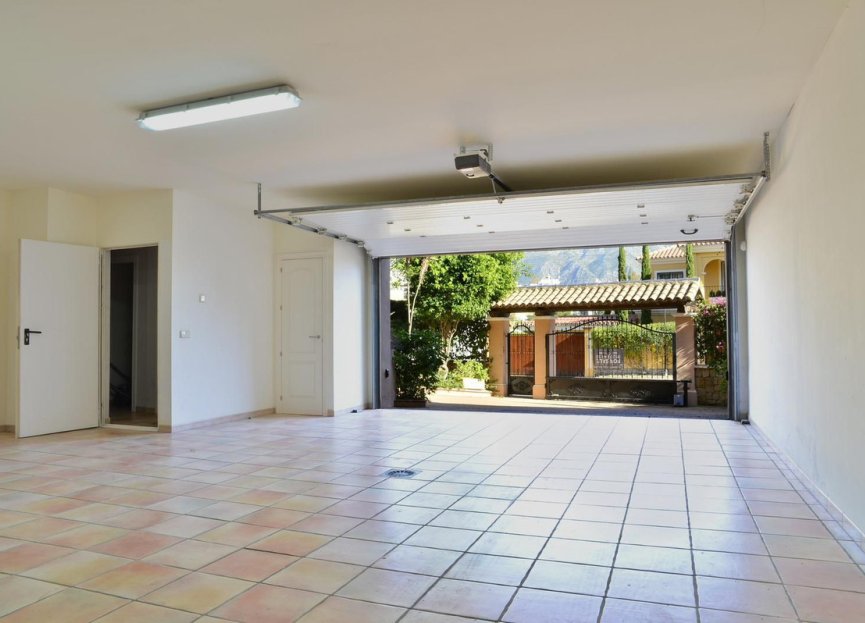 Resale - House - Detached Villa - Marbella - Nueva Andalucia