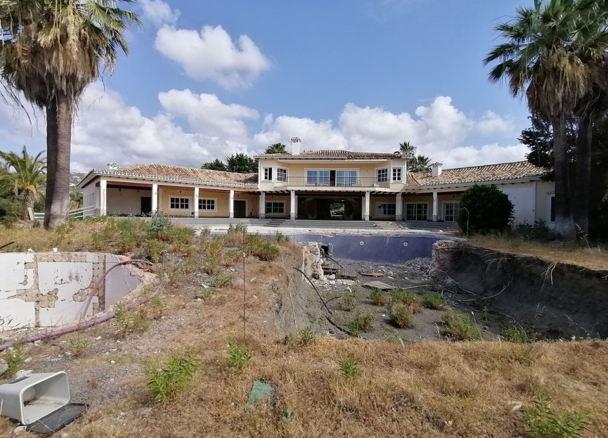 Resale - House - Detached Villa - Benahavís - La Quinta