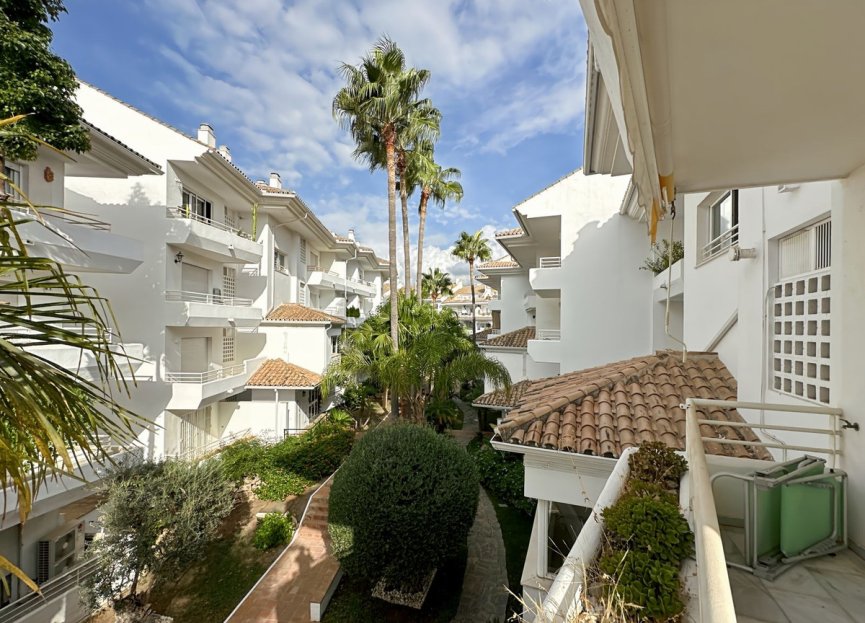 Resale - Apartment - Middle Floor Apartment - Marbella - Guadalmina Baja