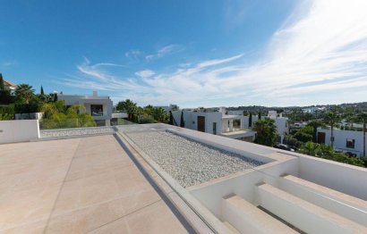 Resale - House - Detached Villa - Marbella - Nueva Andalucia